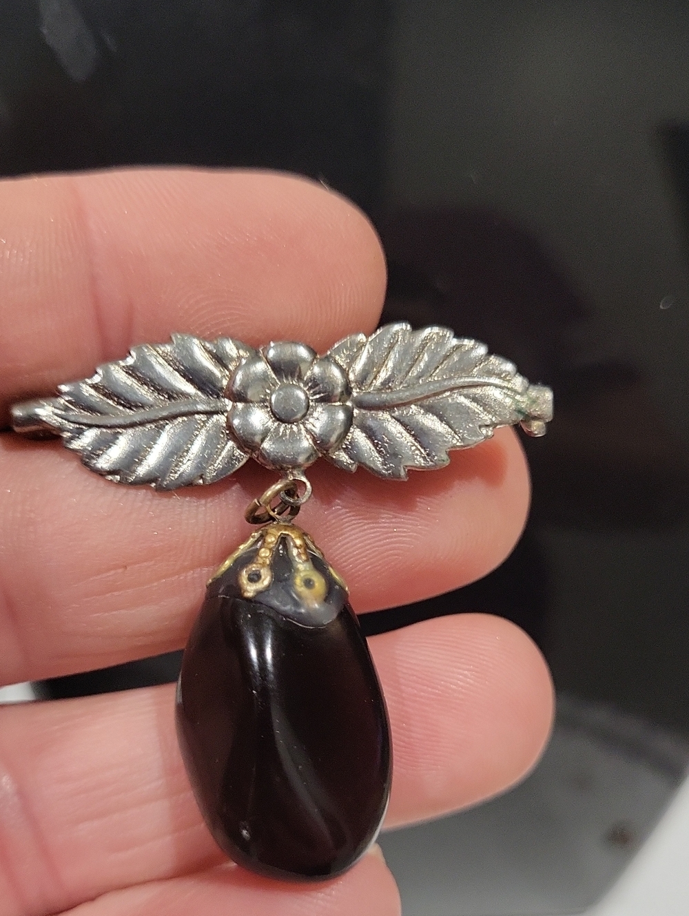 Vintage Black Stone & Silver Tone Leaf Brooch